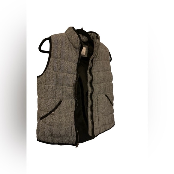A new day Cute gray puffer vest size medium - Picture 16 of 16
